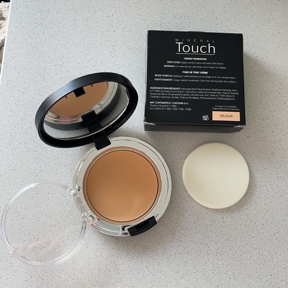 Younique Mineral Touch Cream Foundation in the color velour
